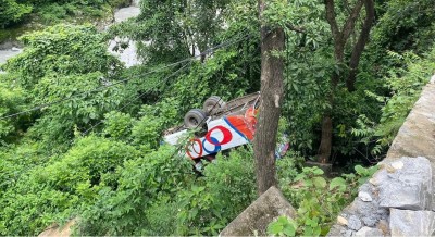  पृथ्वी राजमार्गको ऐनापहरामा बस दुर्घटना, सातजना घाइते 